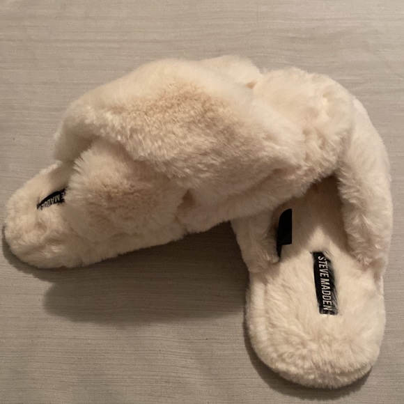 Steve Madden Women’s Faux Fur Slides, Very Comfortable Size Small (6) Never Worn - Picture 4 of 4